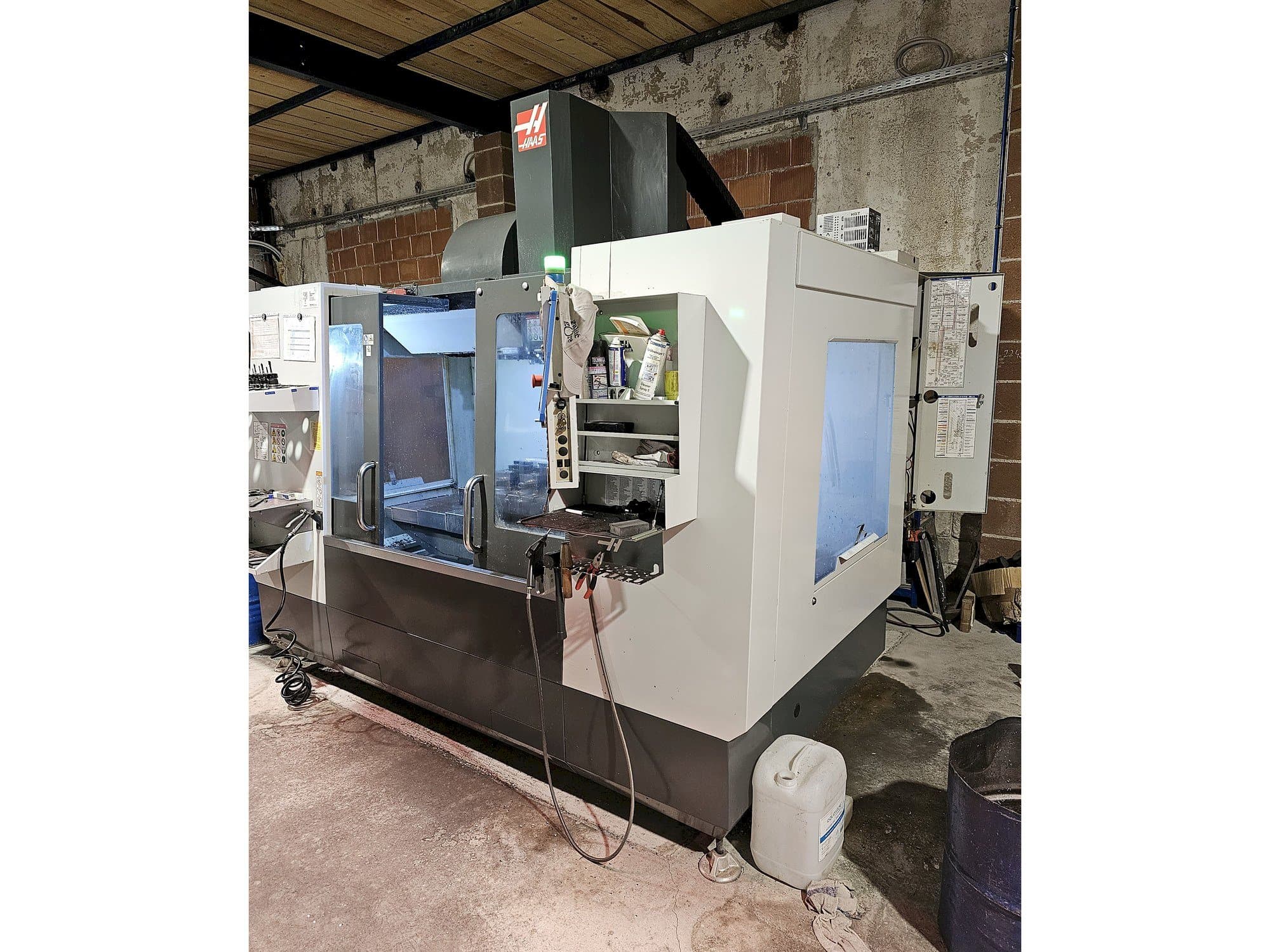 Frontansicht der HAAS VM3  Maschine