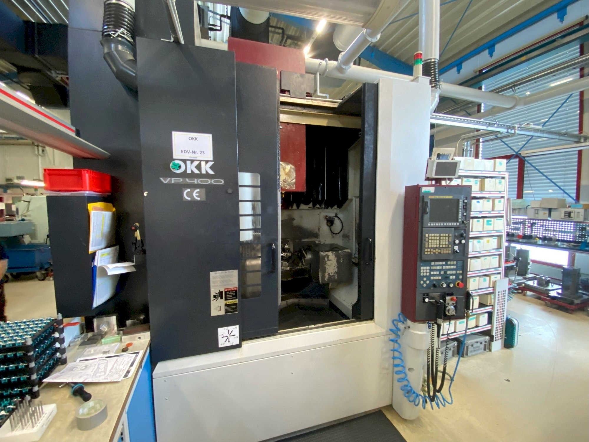 Frontansicht der OKK VP400  Maschine