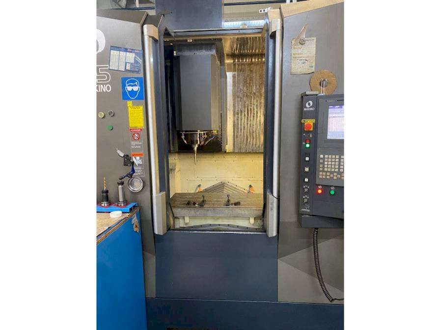Frontansicht der Makino F5  Maschine