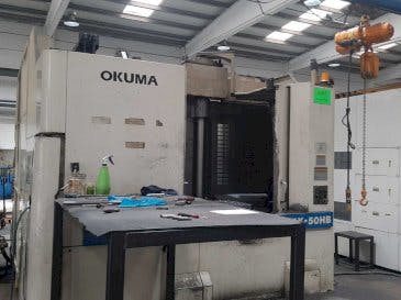 Frontansicht der Okuma MX-50HB  Maschine