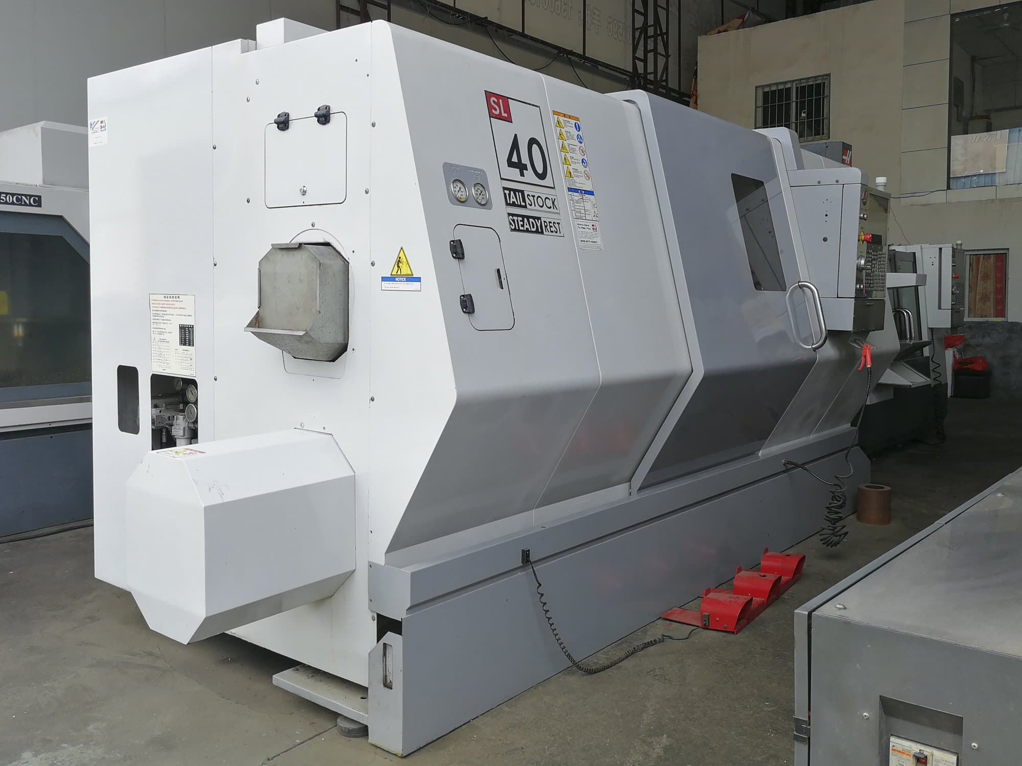 Linke Ansicht der HAAS SL-40 Maschine