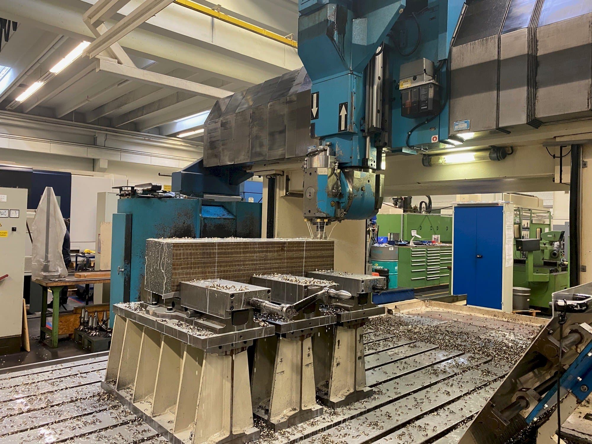 Frontansicht der Forest Line Seramill 240 Maschine