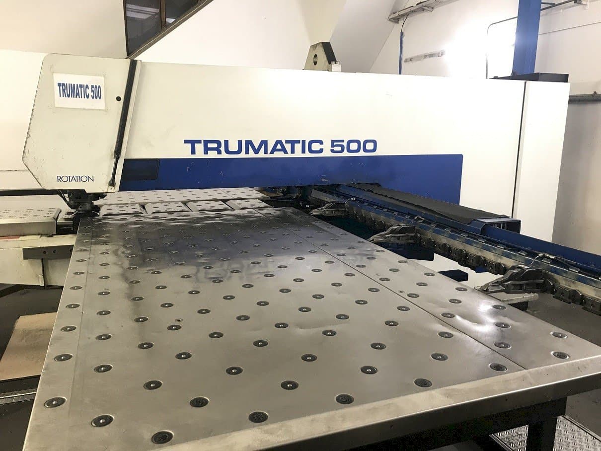 Frontansicht der Trumpf Trumatic 500R Maschine