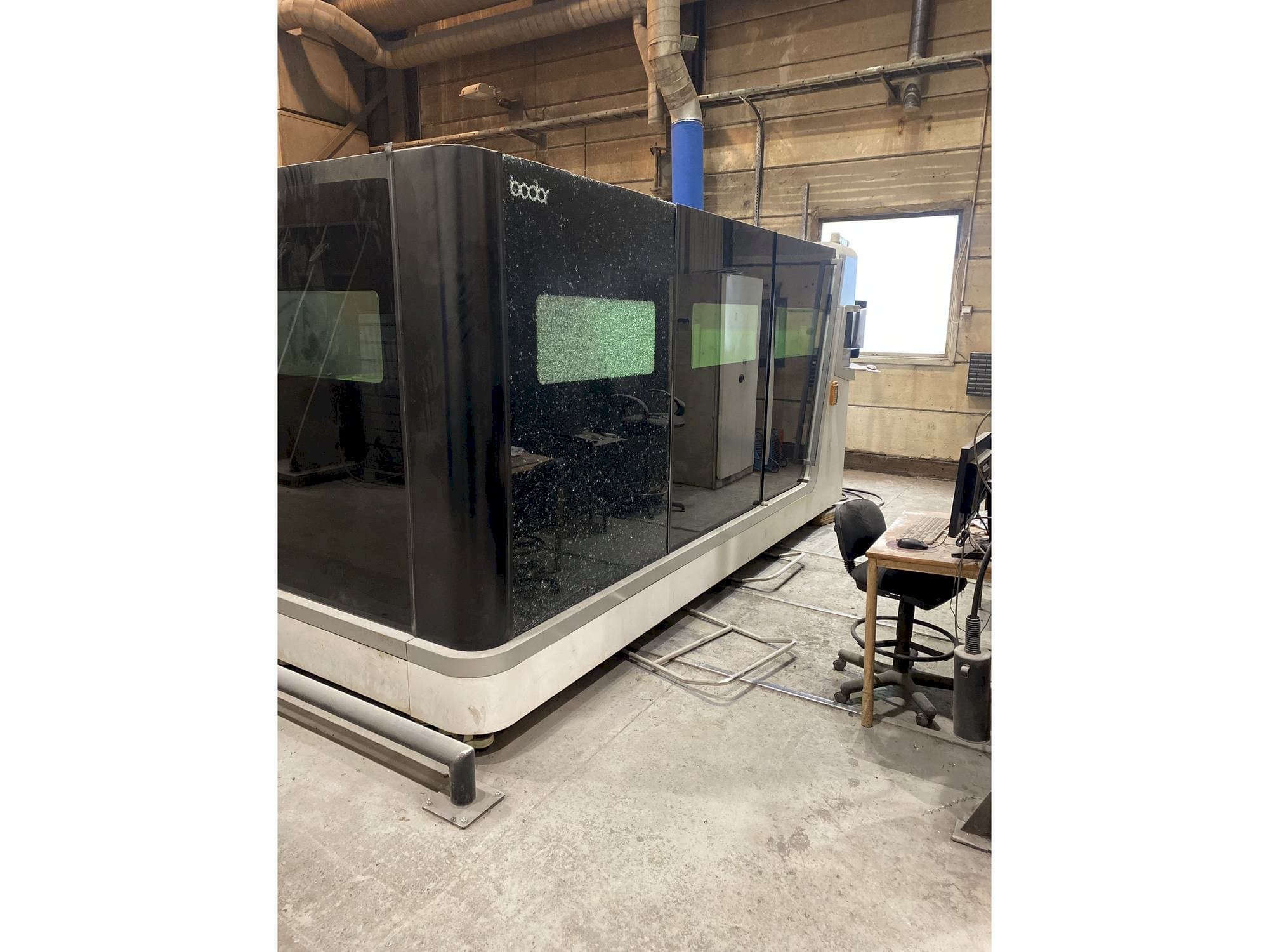 Frontansicht der Bodor S2040  Maschine