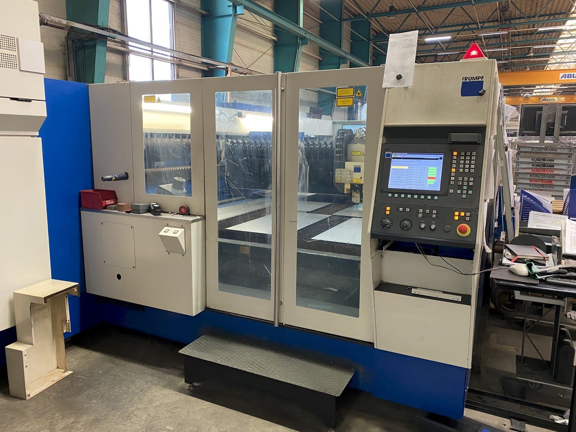 Frontansicht der Trumpf laser 5040  Maschine