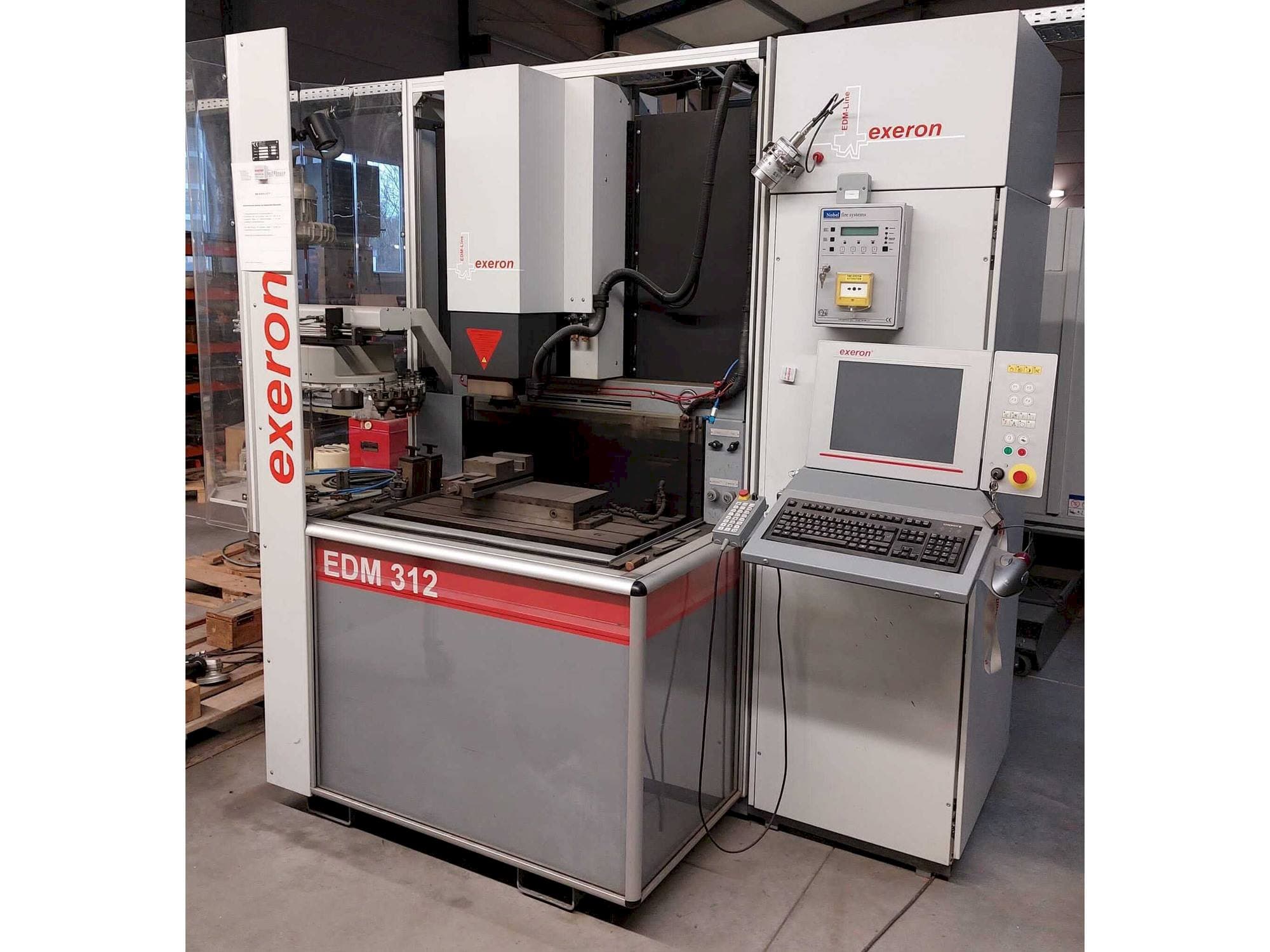 Frontansicht der Exeron EDM 312 MF20  Maschine