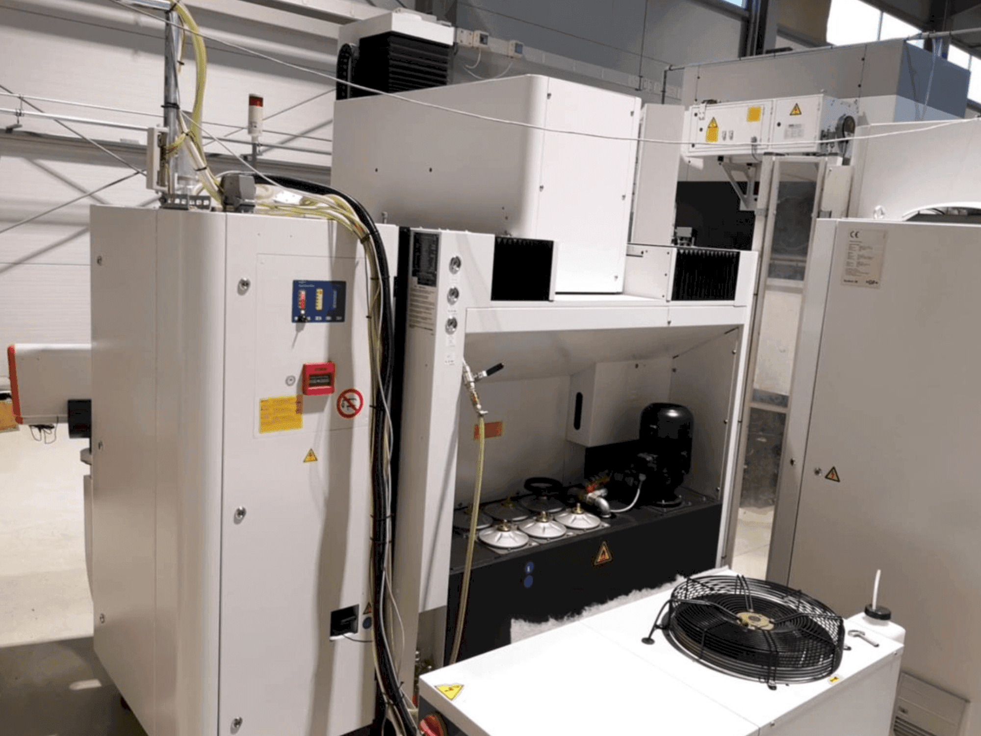 Frontansicht der AgieCharmilles FORM P 600 Maschine