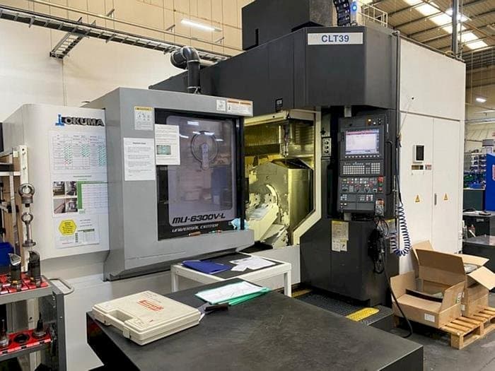 Frontansicht der Okuma MU 6300V-L  Maschine