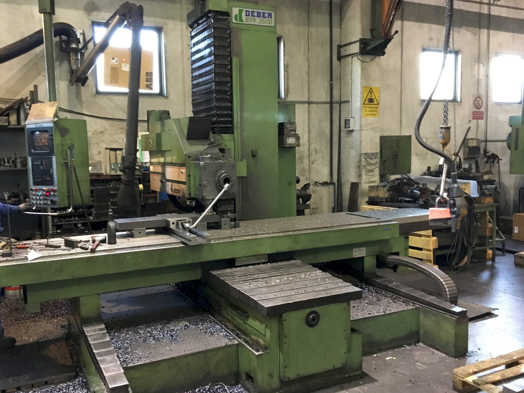 Frontansicht der DEBER BMT 3500 Maschine