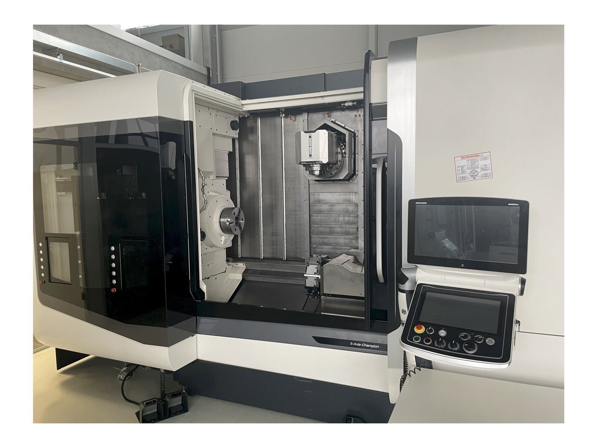 Frontansicht der DMG MORI NTX 2500/1500  Maschine