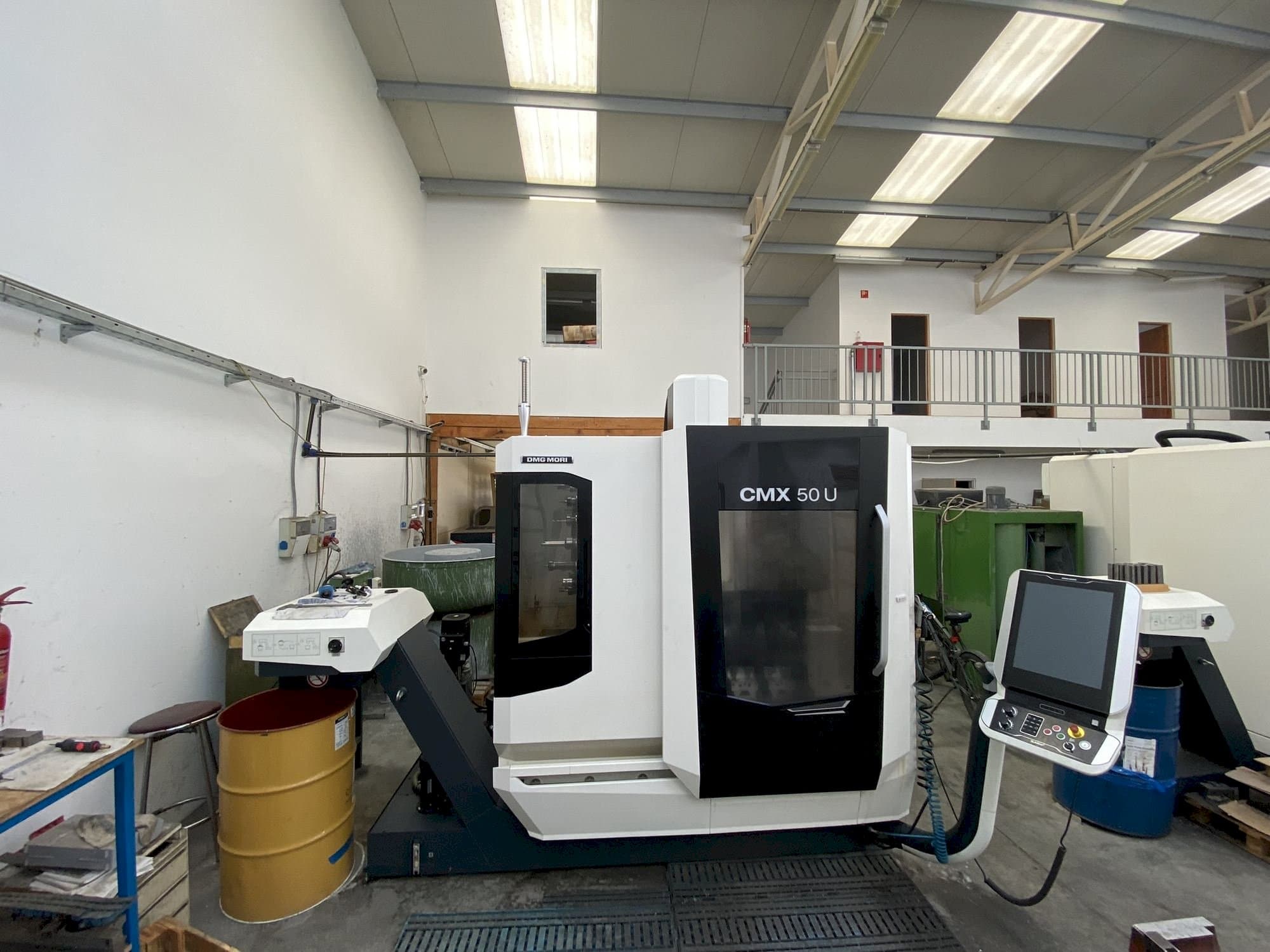 Frontansicht der DMG MORI CMX 50 U Maschine