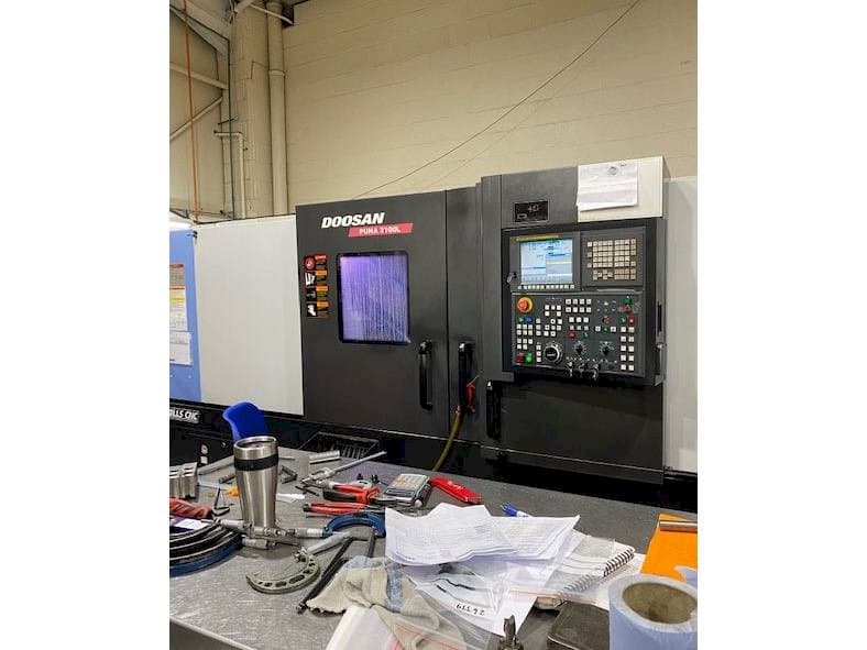 Frontansicht der Doosan Puma 3100L Maschine