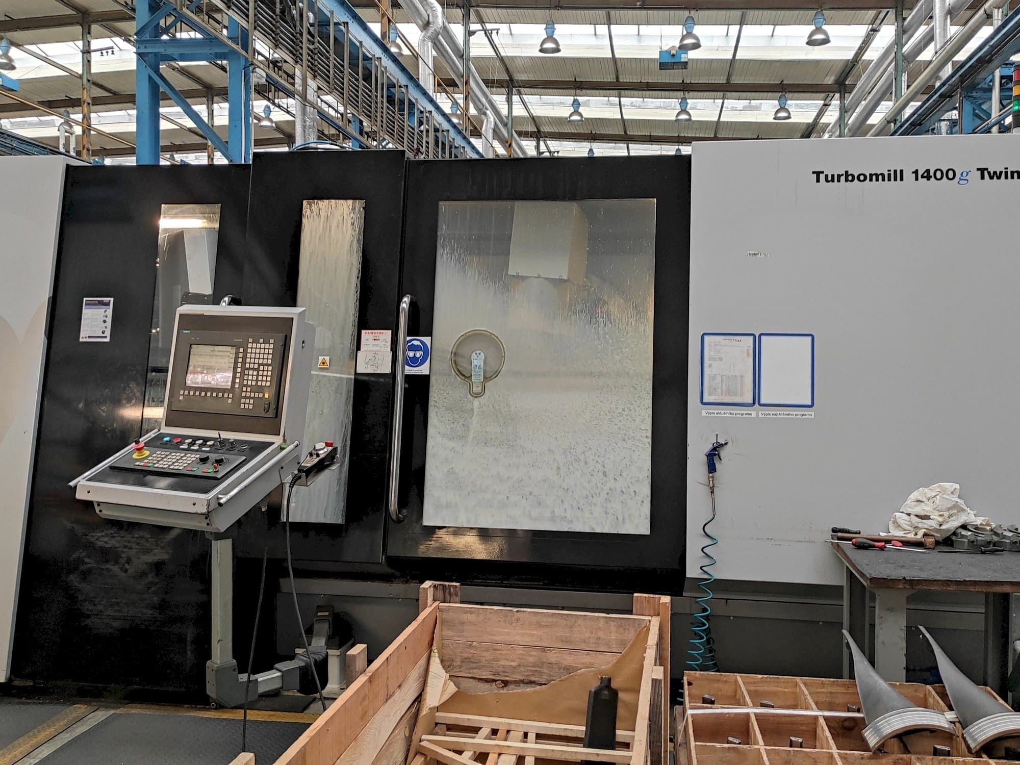 Frontansicht der Liechti Turbomill 1400g Twin Maschine