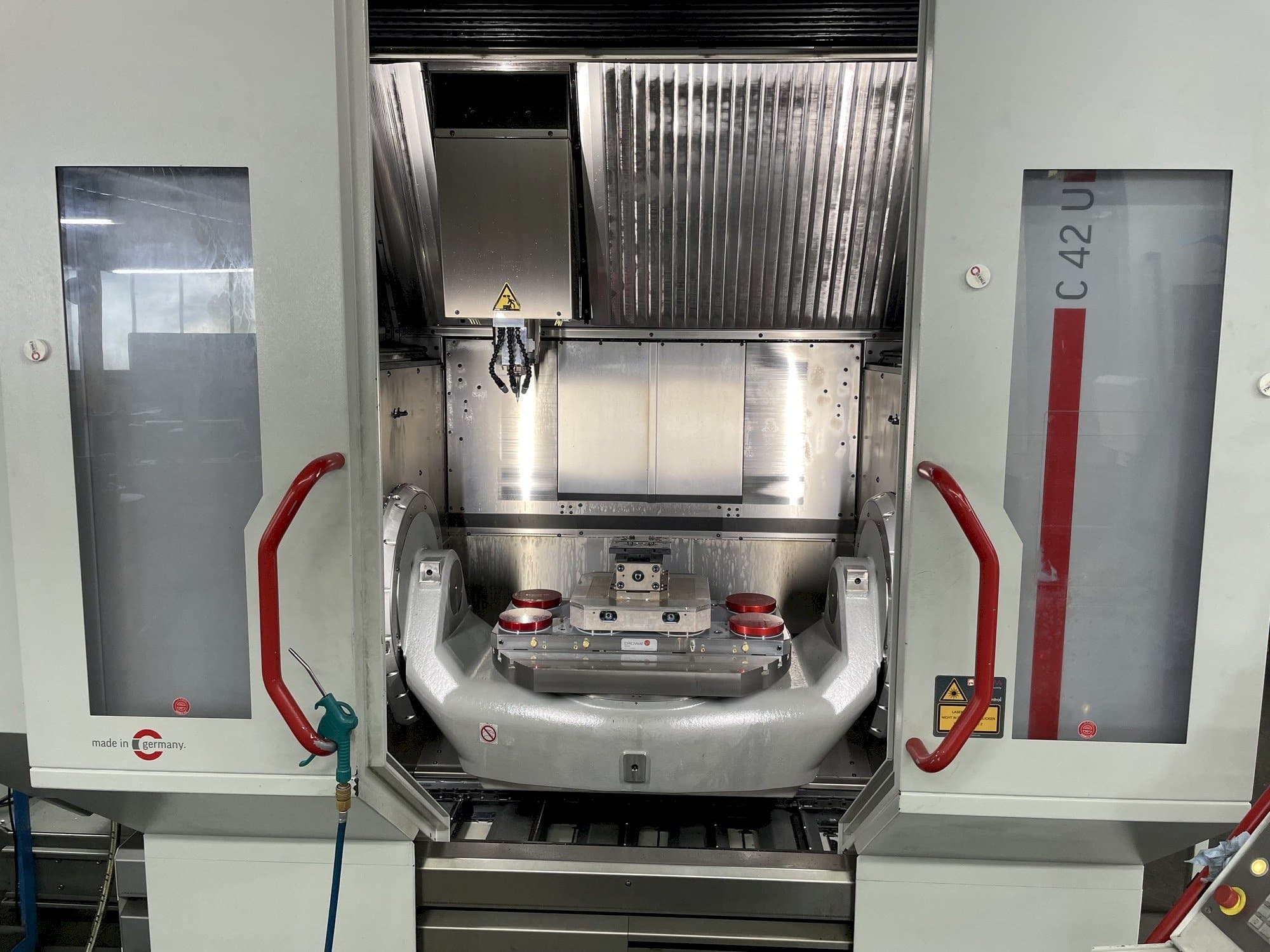 Frontansicht der HERMLE C 42 U Maschine