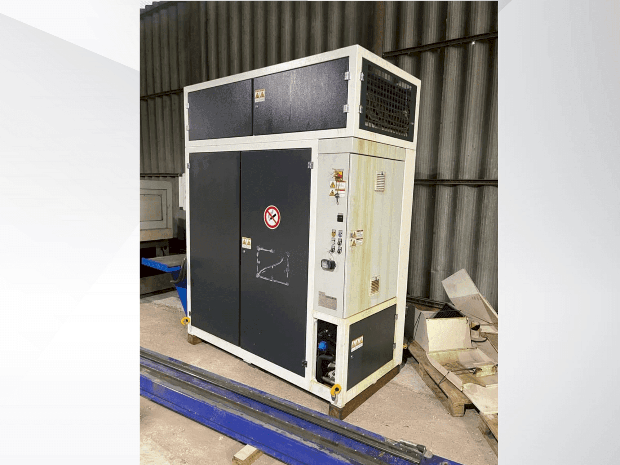 Frontansicht der DÜRR Ecoclean Minio 85c (2019)  Maschine