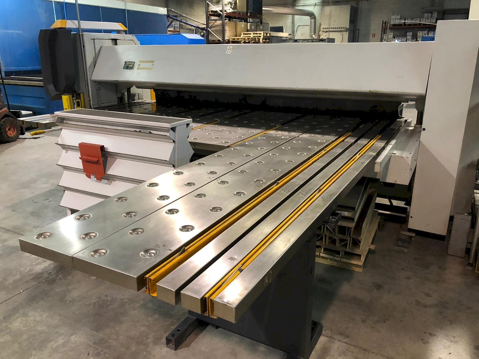 Frontansicht der RAS Flexibend 73.30 Maschine