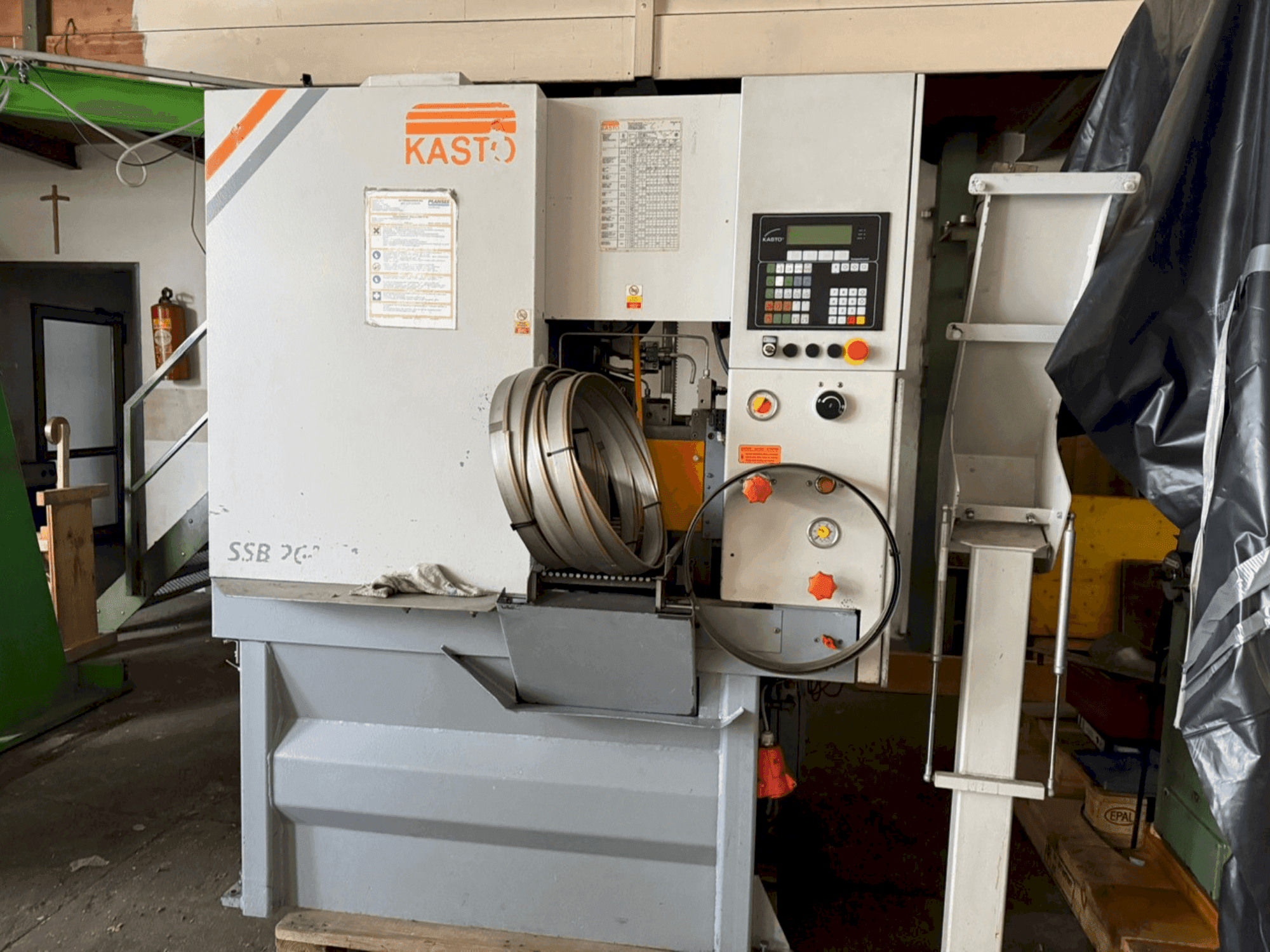 Frontansicht der KASTO SSB 260 VA-CC-CNC Maschine