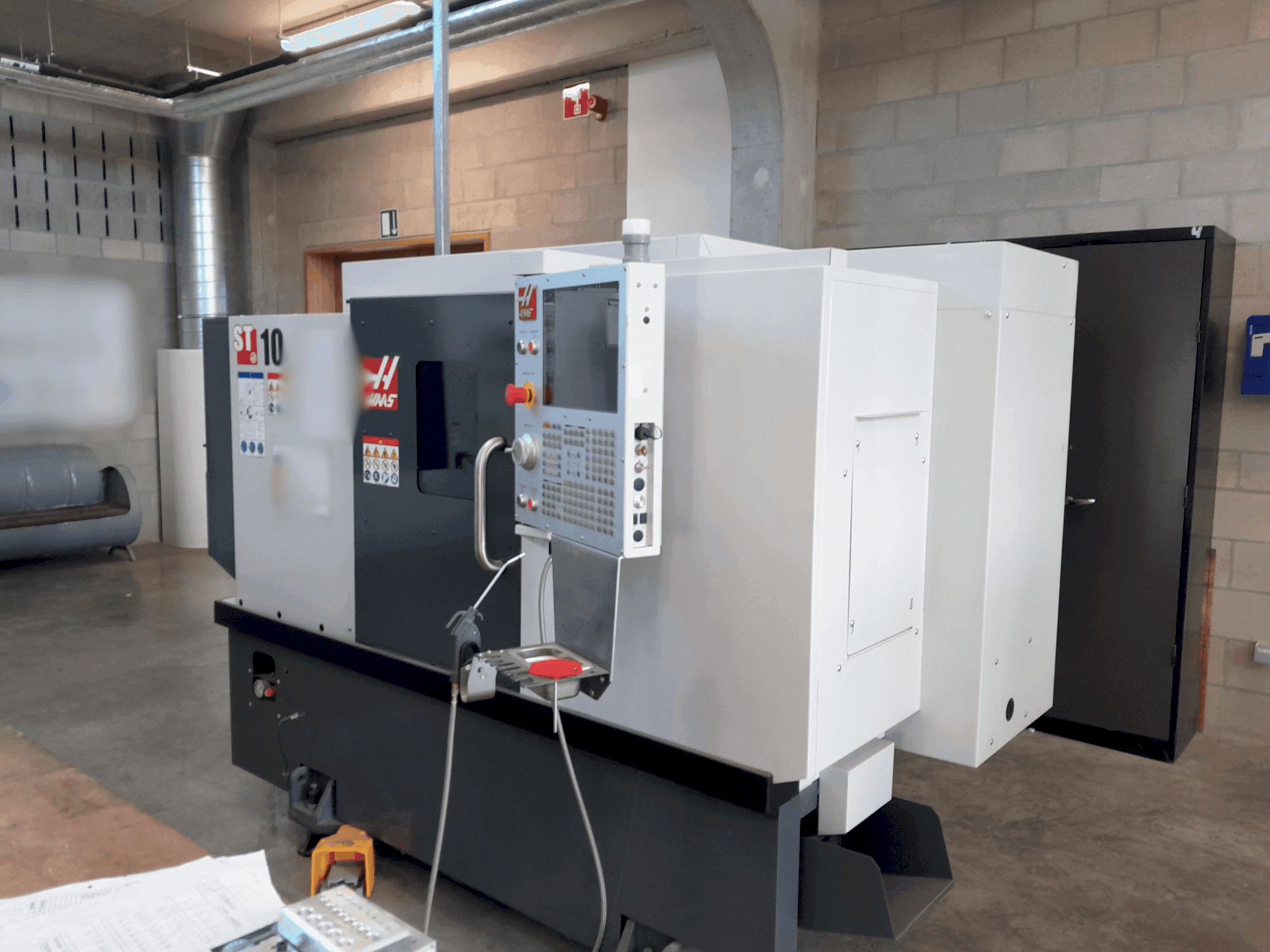 Frontansicht der HAAS ST-10  Maschine