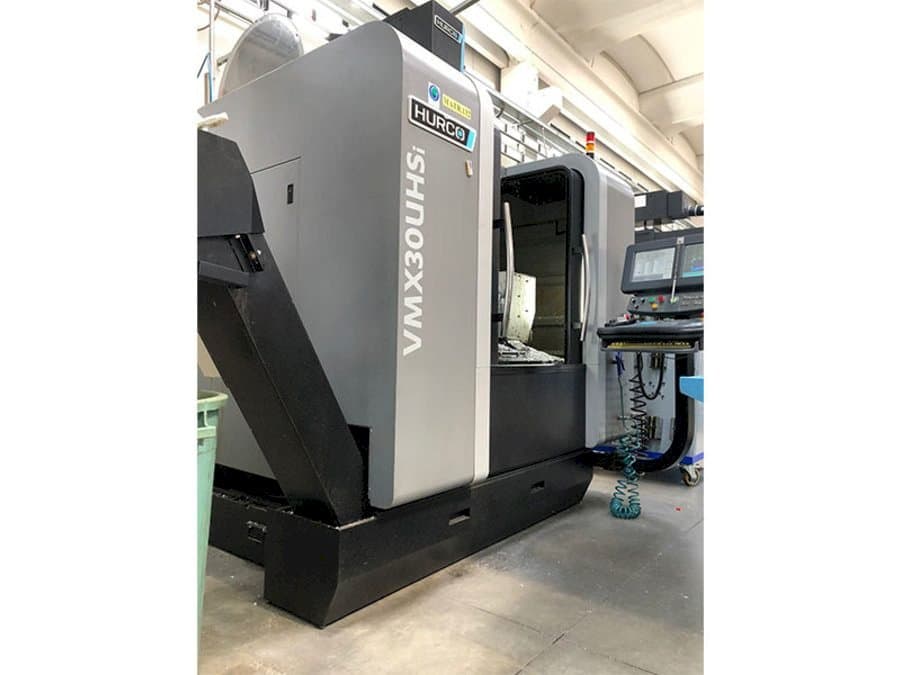 Frontansicht der Hurco VMX30 UHSi Maschine