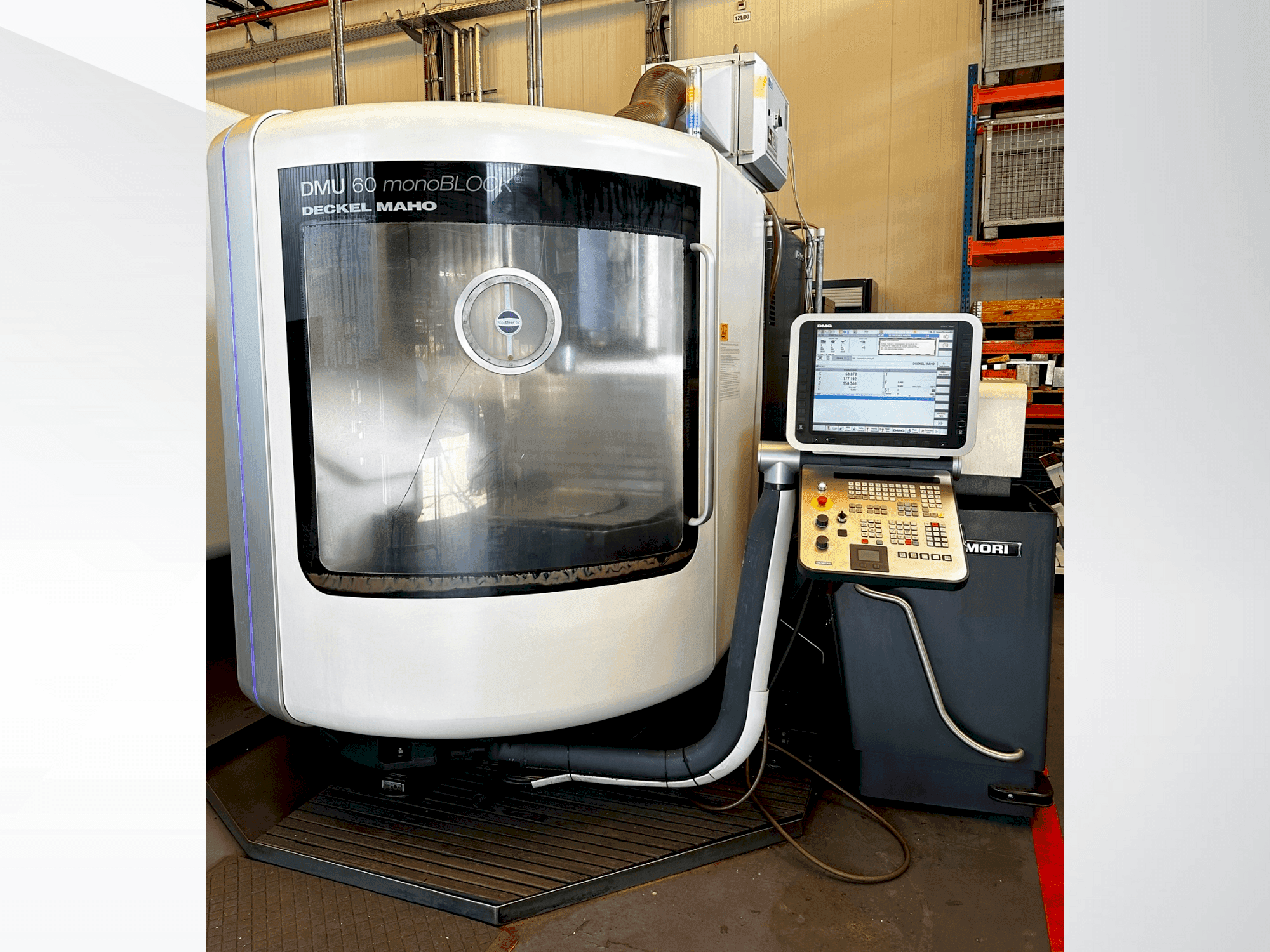 Frontansicht der DMG MORI DMU 60 monoBLOCK Maschine