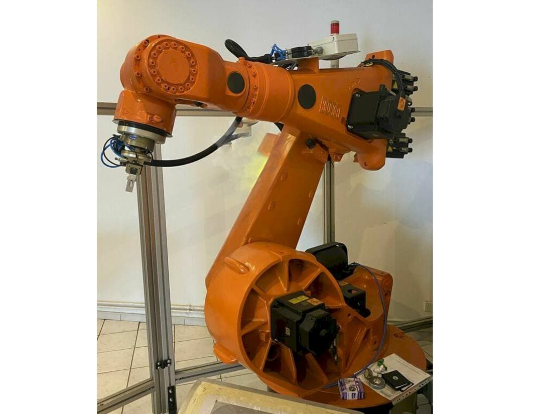 Frontansicht der KUKA KR150L150SP/2 Maschine