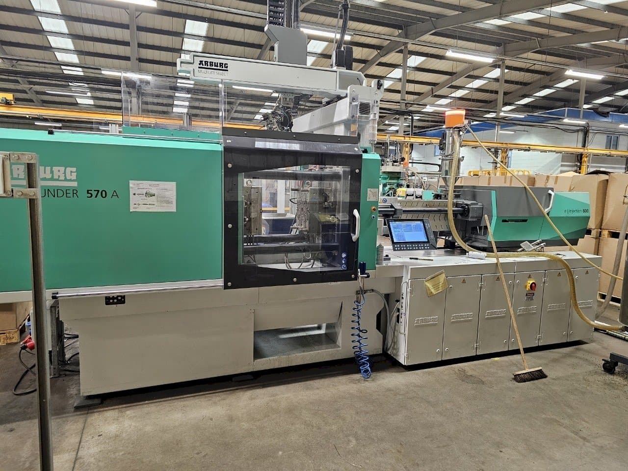 Frontansicht der Arburg Allrounder 570 A 2000-800  Maschine