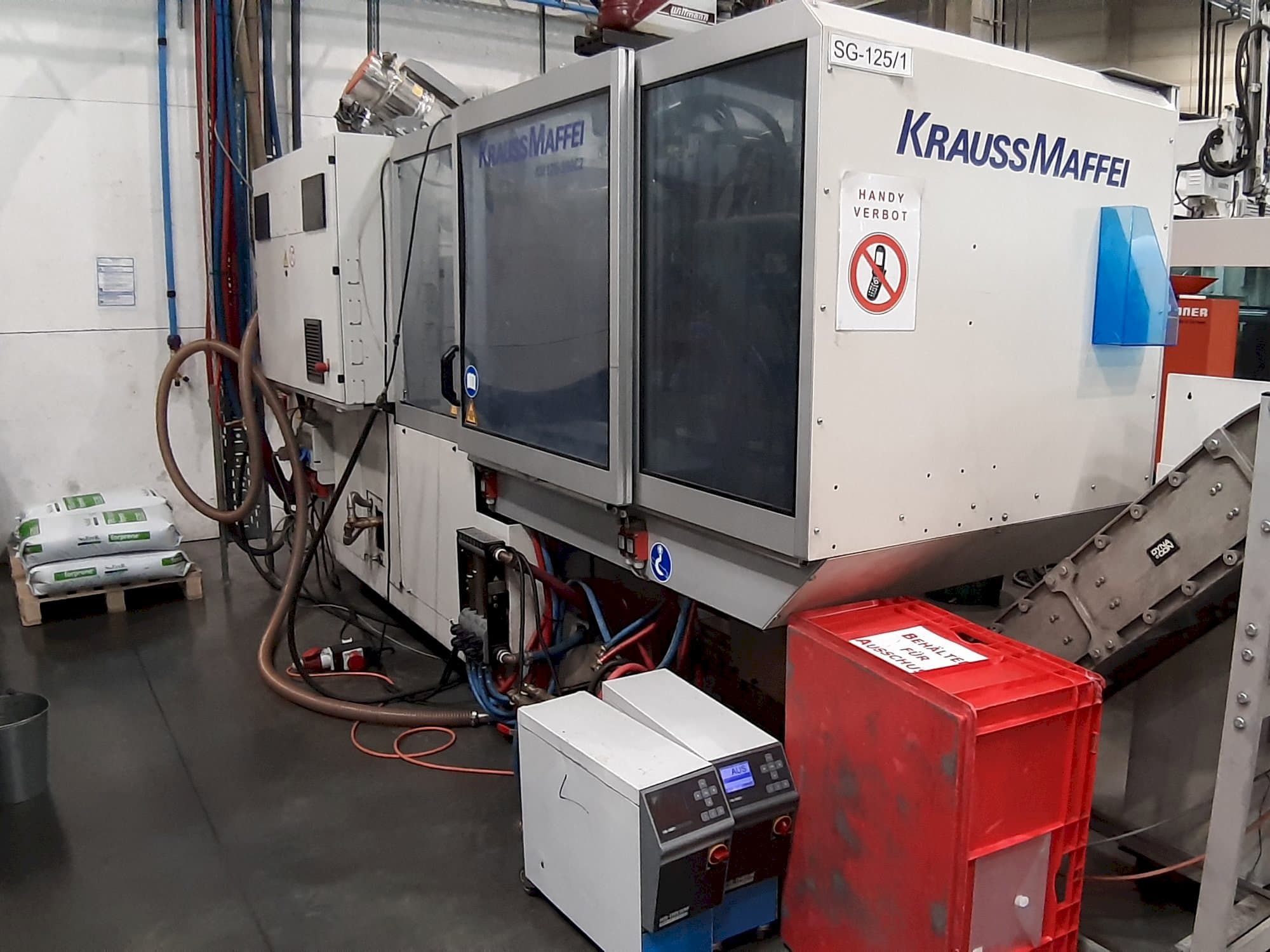 Frontansicht der Krauss Maffei 125 - 390 CX Maschine