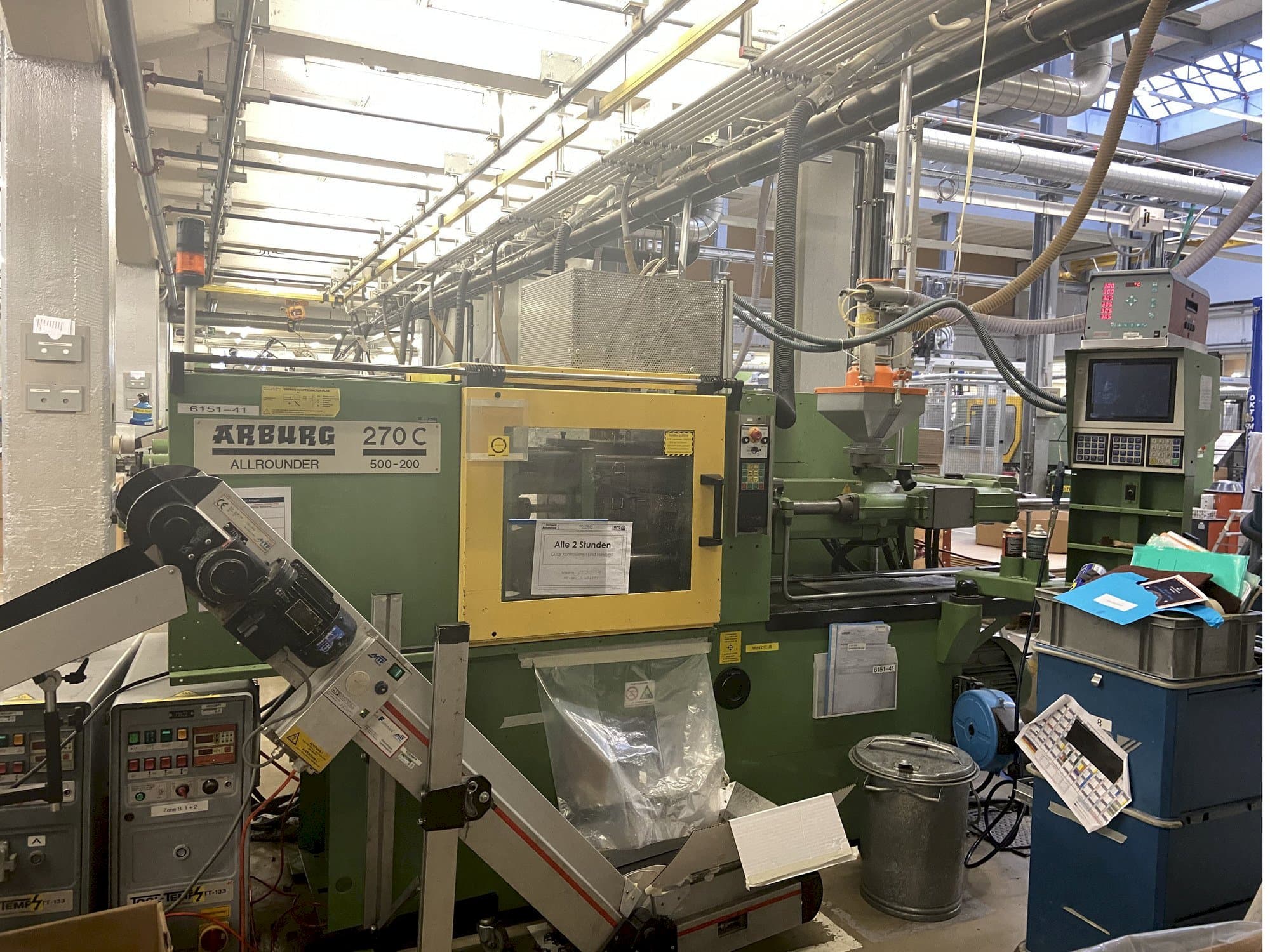 Frontansicht der Arburg ALLROUNDER 270 C 500 - 200  Maschine