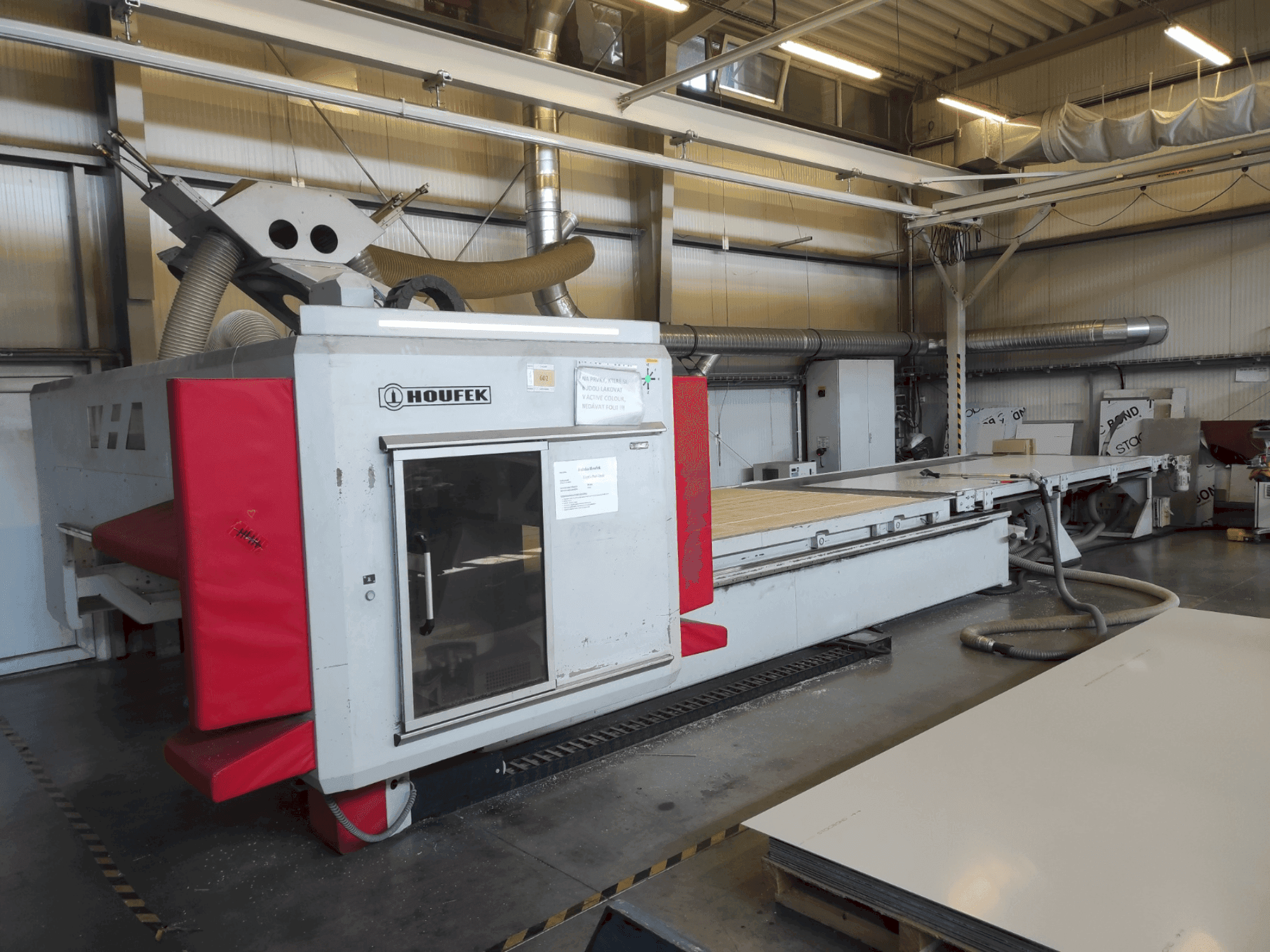 Frontansicht der Houfek Scorpion 422102-R3  Maschine