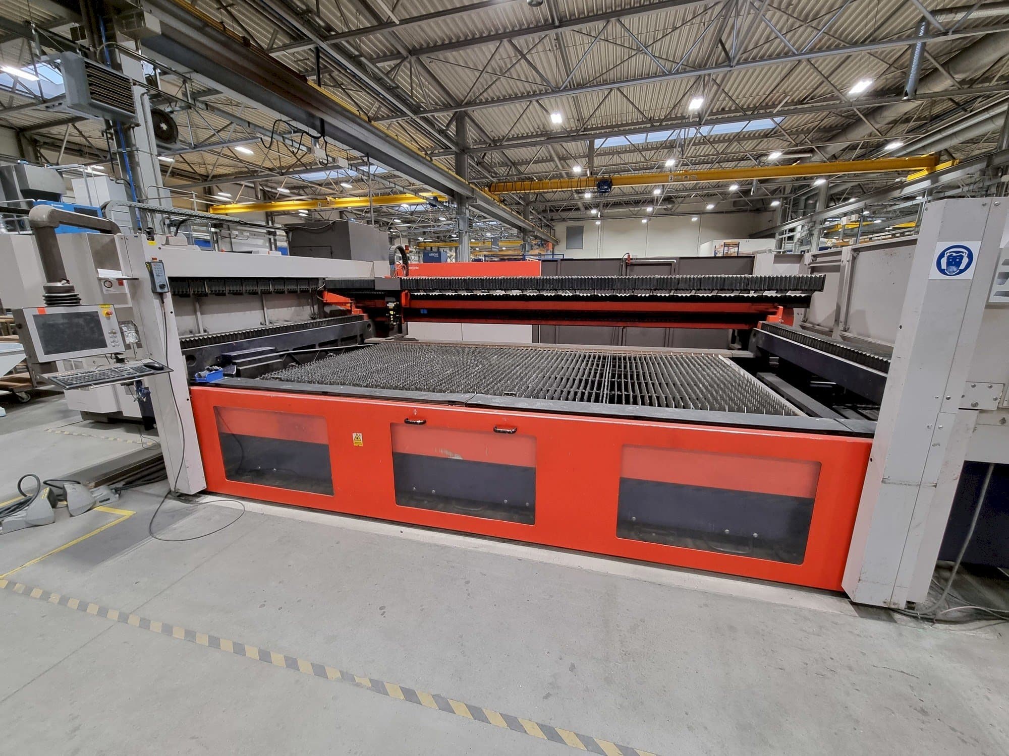 Frontansicht der Bystronic Bylaser 4400 Maschine