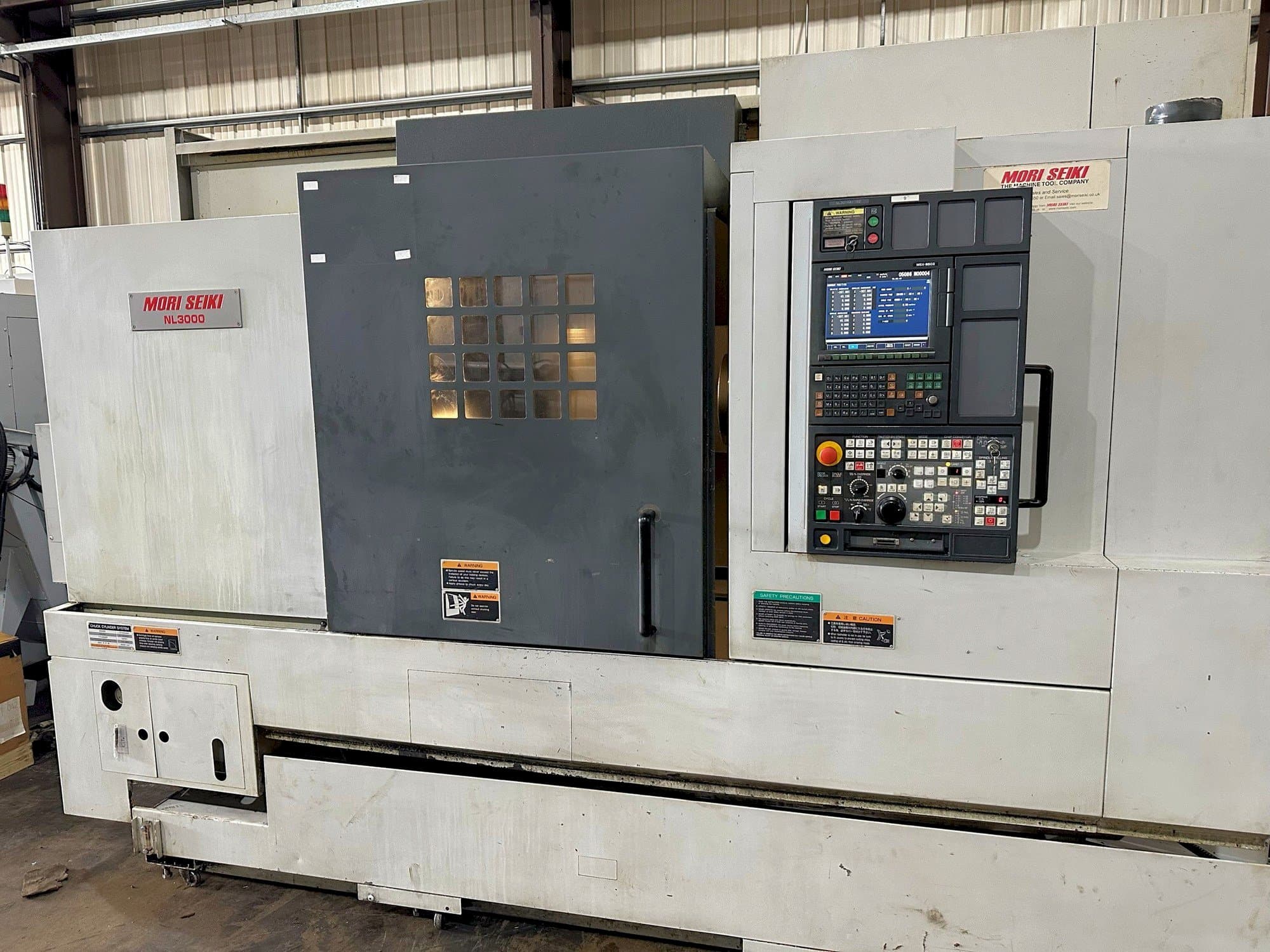 Frontansicht der MORI SEIKI NL3000Y/700 Maschine