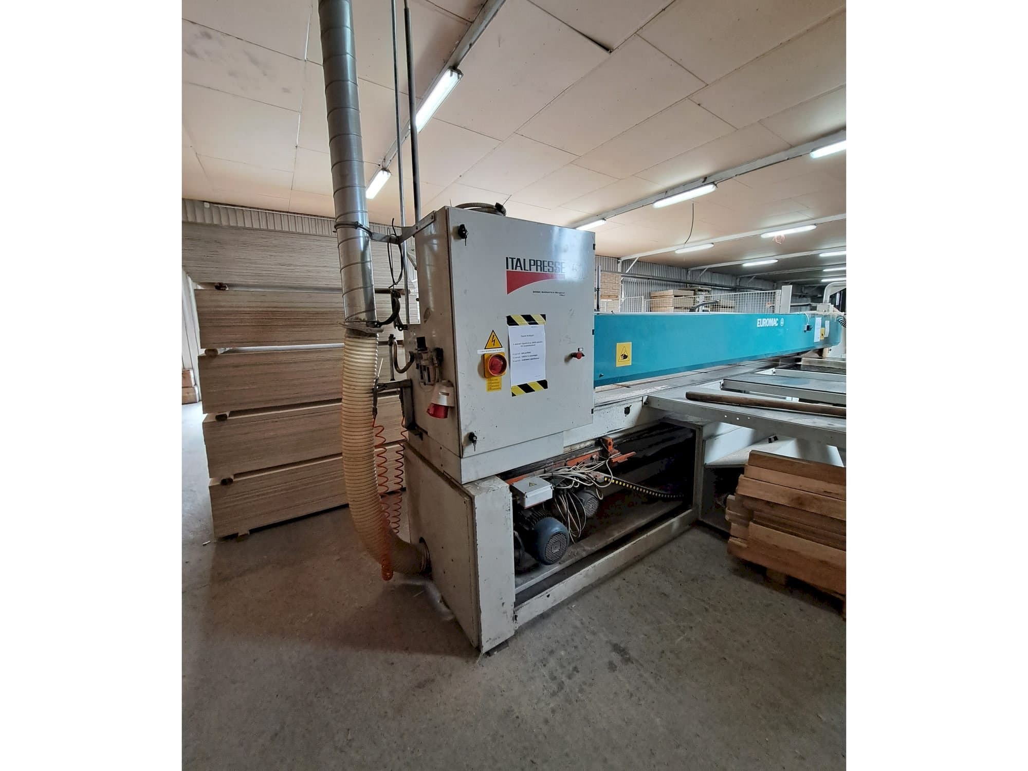 Frontansicht der Euromac Logica Pinze 4500 Maschine