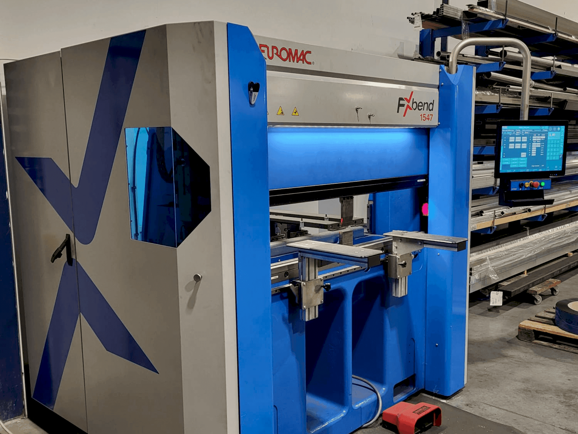 Frontansicht der Euromac FXbend 1547 Maschine