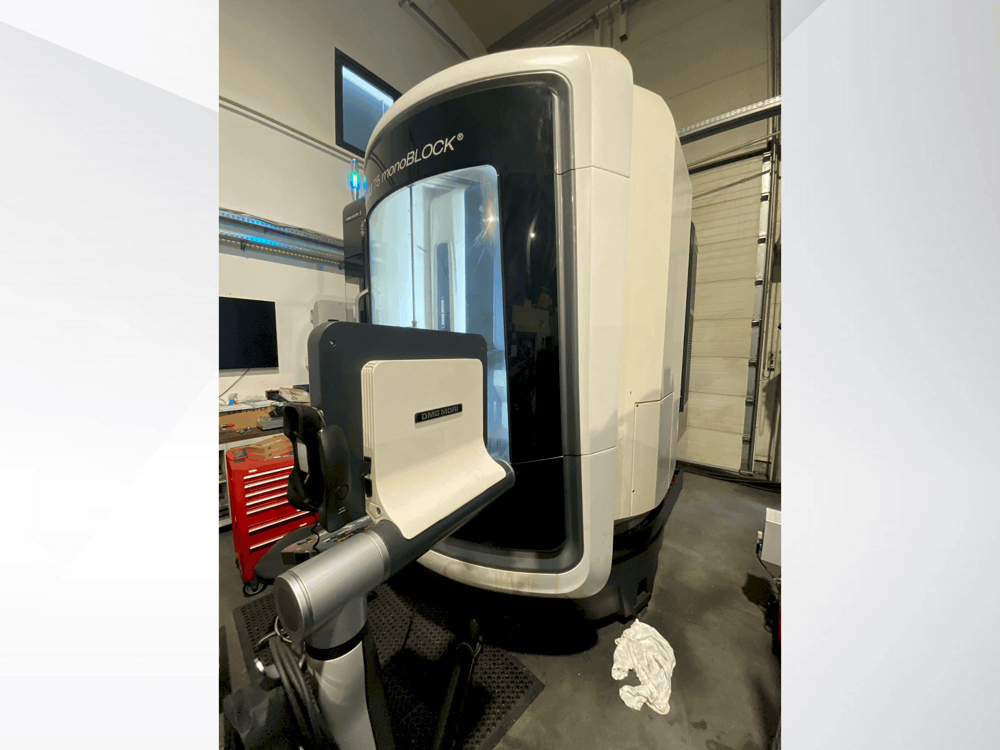 Frontansicht der DMG MORI DMU 75 MonoBlock Maschine