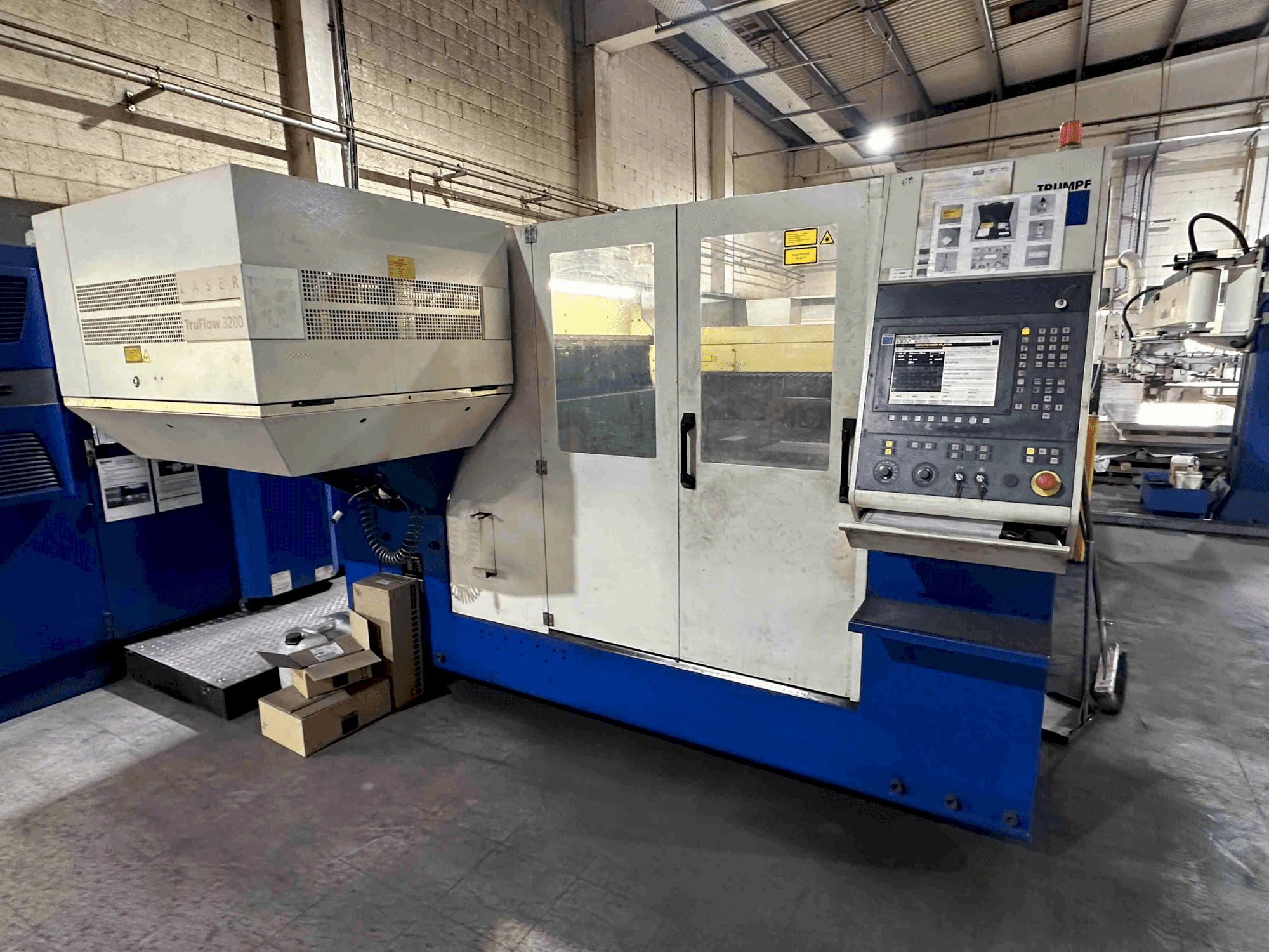 Frontansicht der TRUMPF Trulaser 3030 Maschine