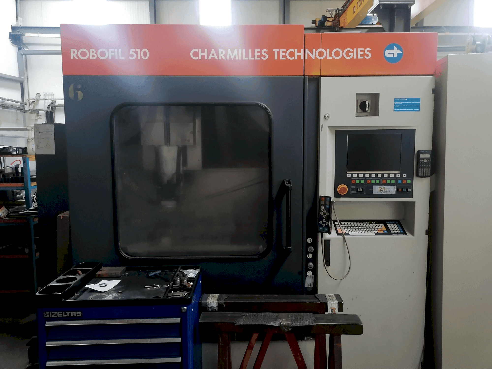 Frontansicht der CHARMILLES Robofil 510  Maschine