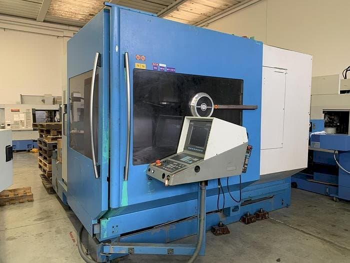 Frontansicht der DECKEL MAHO DMU 80  Maschine