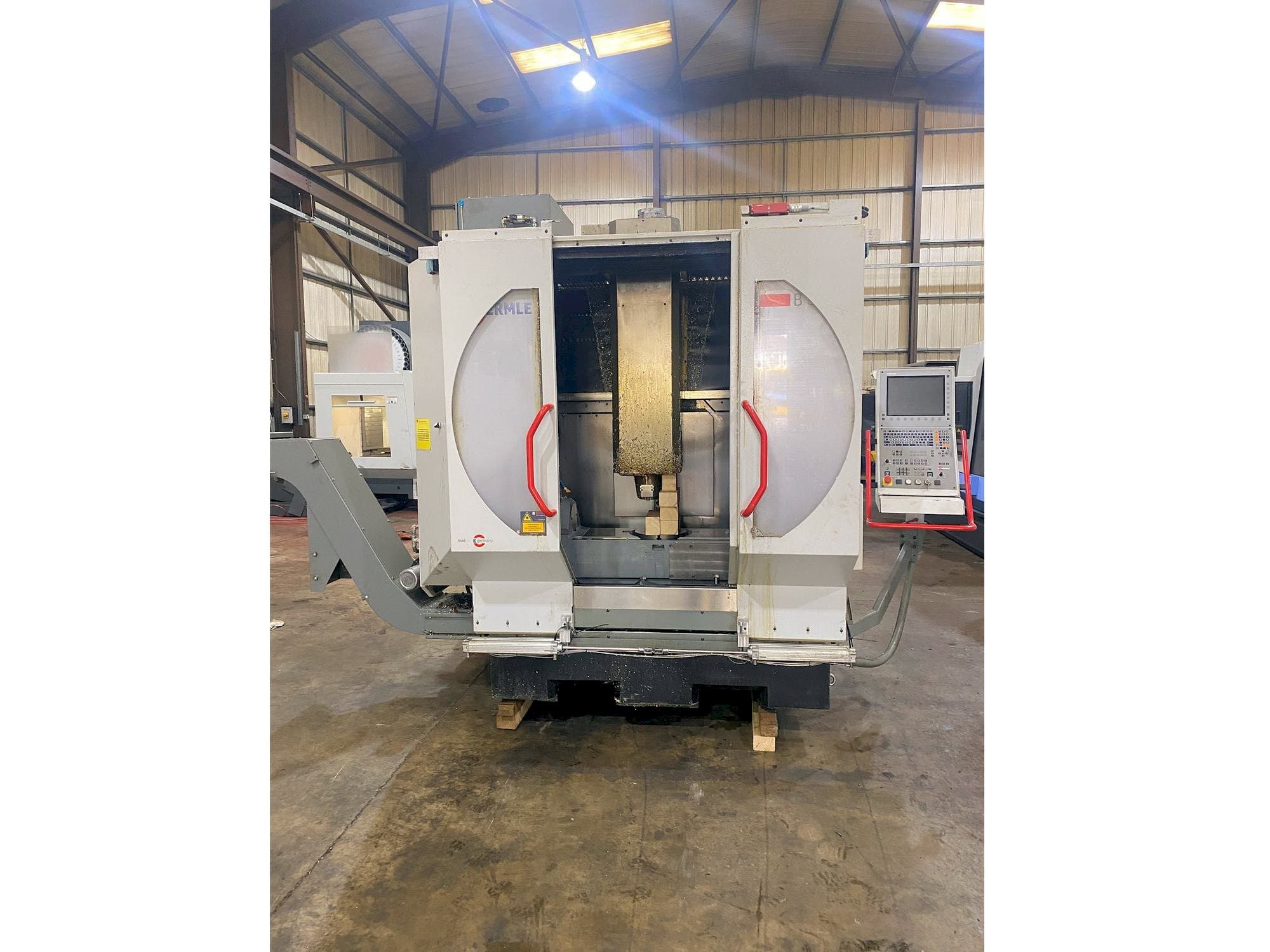 Frontansicht der HERMLE B 300 U  Maschine