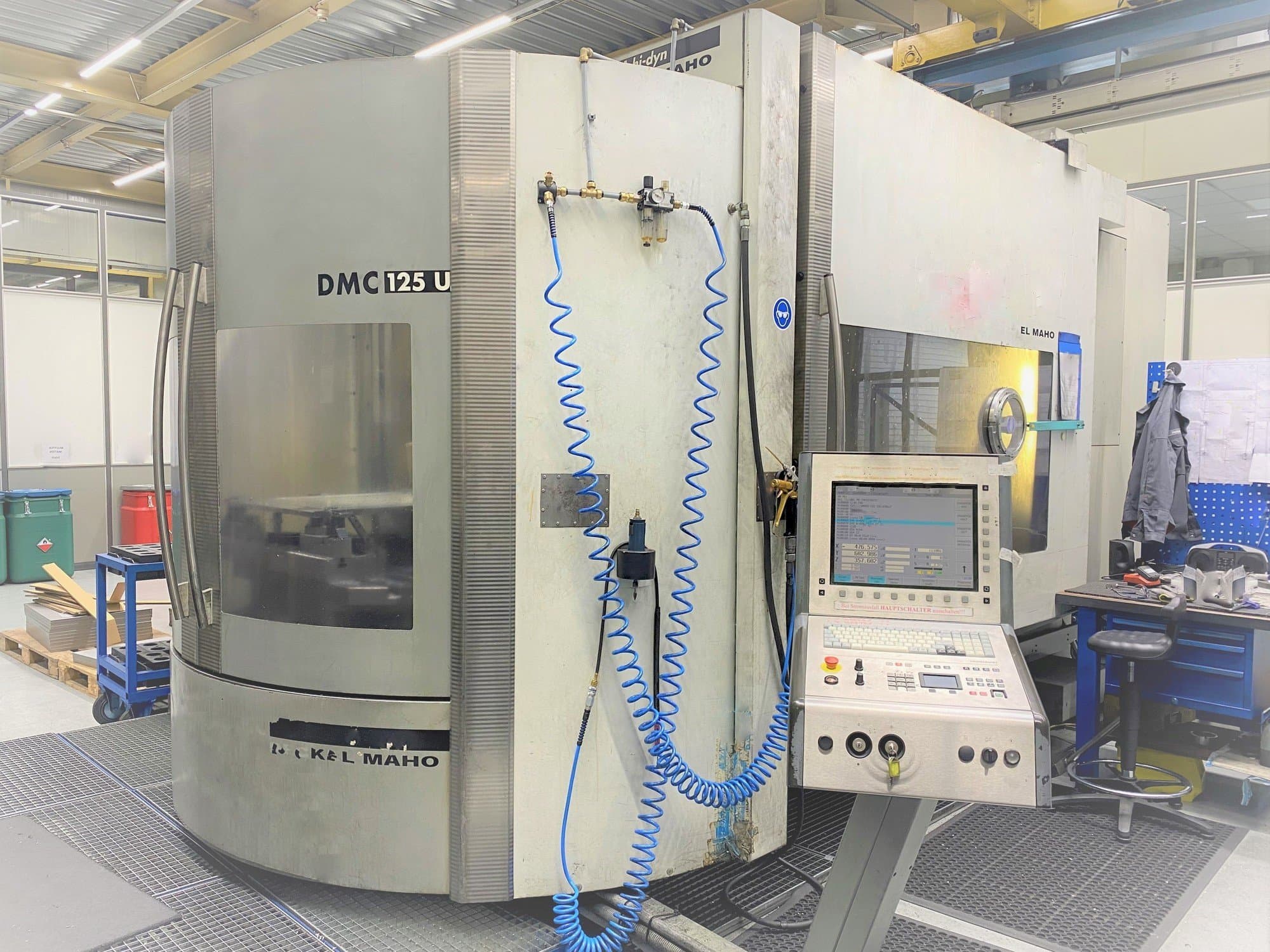 Frontansicht der DECKEL MAHO DMC 125U hi-dyn Maschine