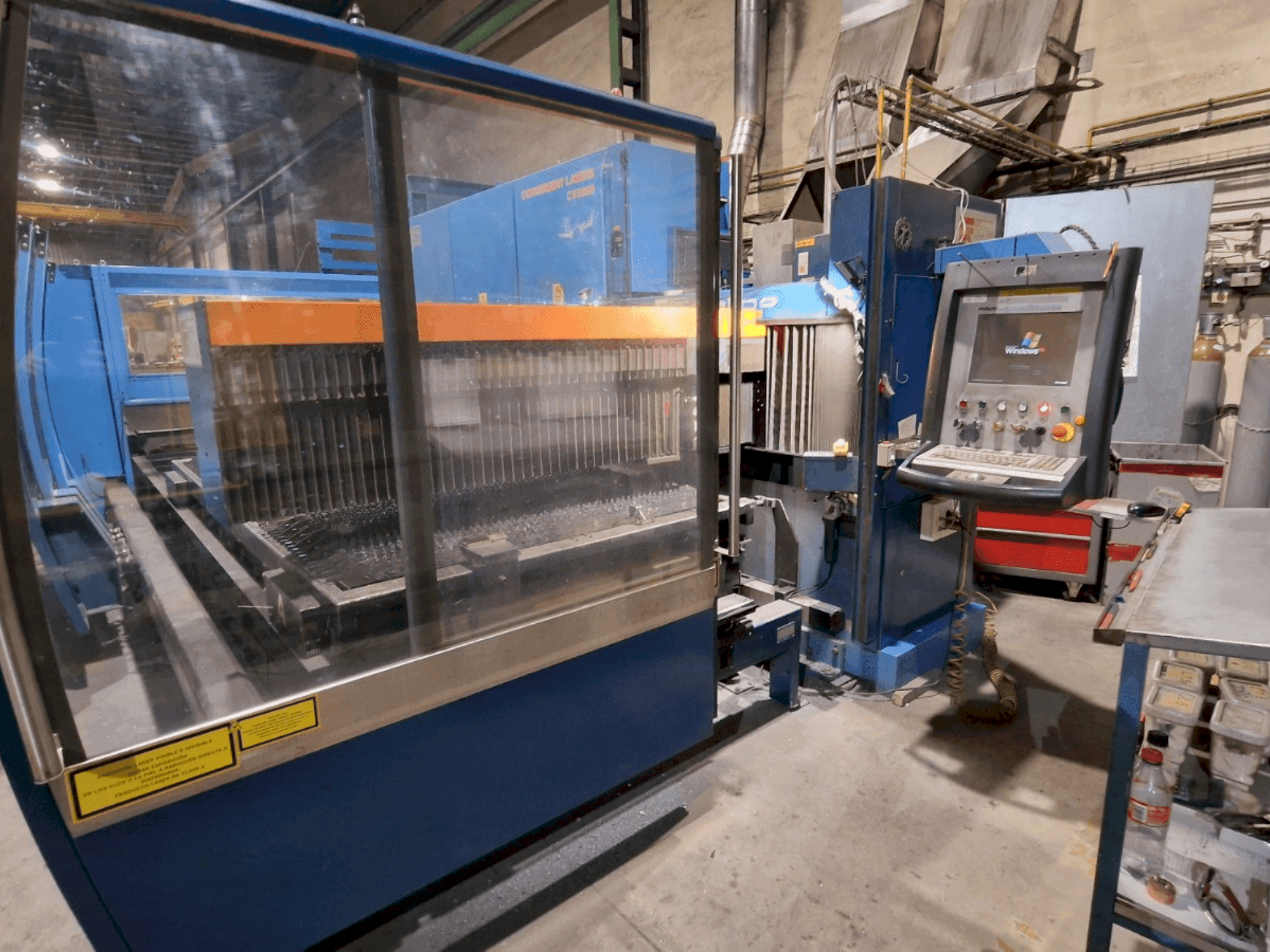 Frontansicht der Prima Industrie PLATINO 1530  Maschine