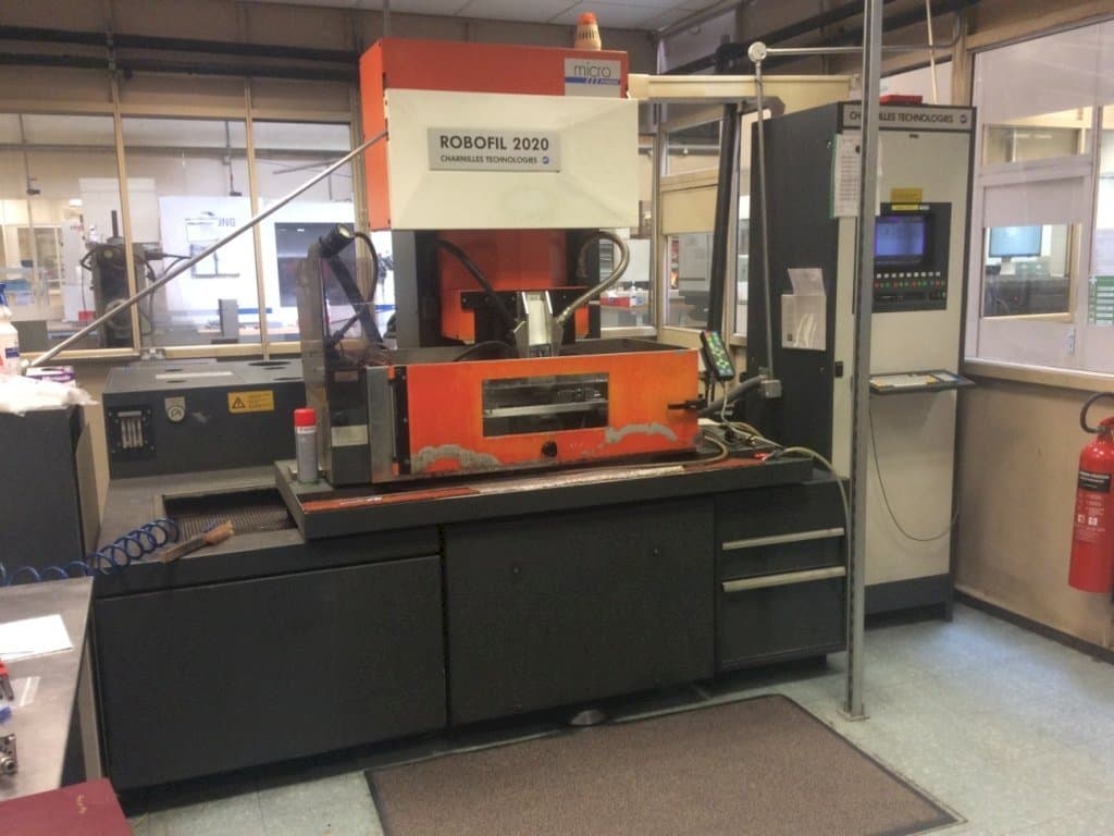Frontansicht der CHARMILLES Technologies Robofil 2020 - 1 Maschine