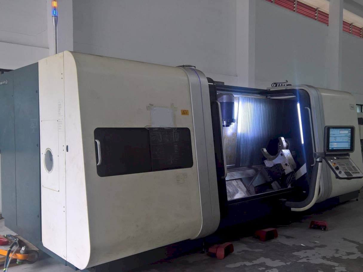 Frontansicht der DMG MORI CTX Beta 2000 TC Maschine