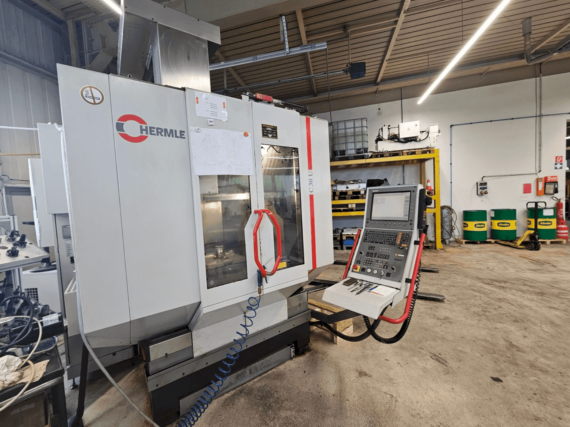 Frontansicht der HERMLE C 30 U Maschine