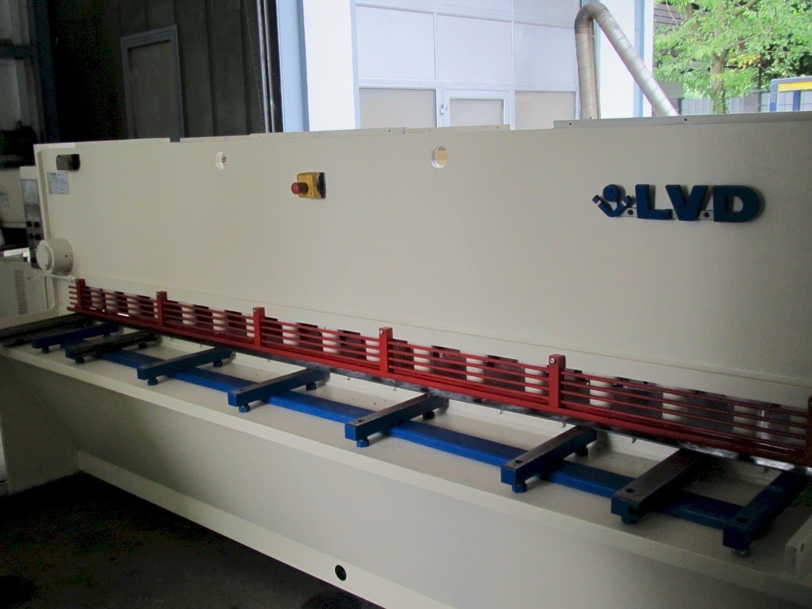 Frontansicht der LVD HST  31/6  Maschine