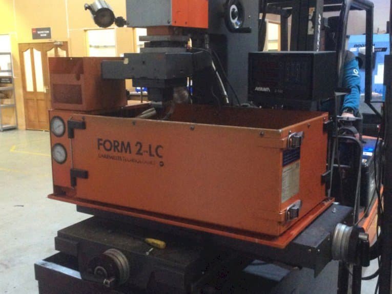 Frontansicht der CHARMILLES Form 2-LC Maschine