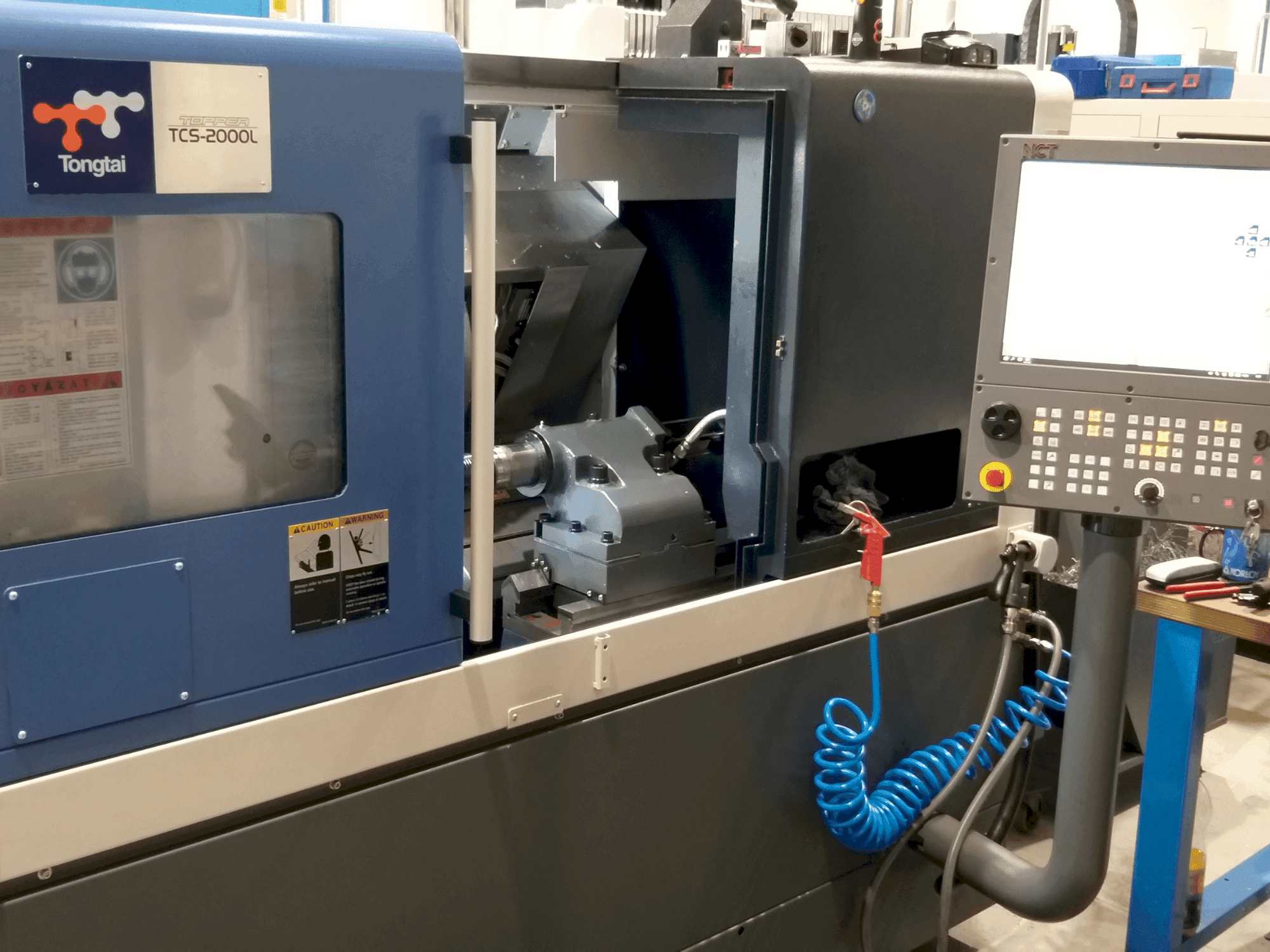 Frontansicht der Tongtai TCS2000LDT  Maschine