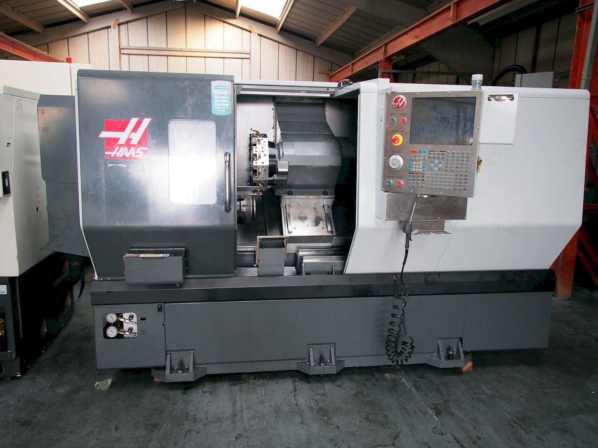 Frontansicht der HAAS ST-30 Maschine