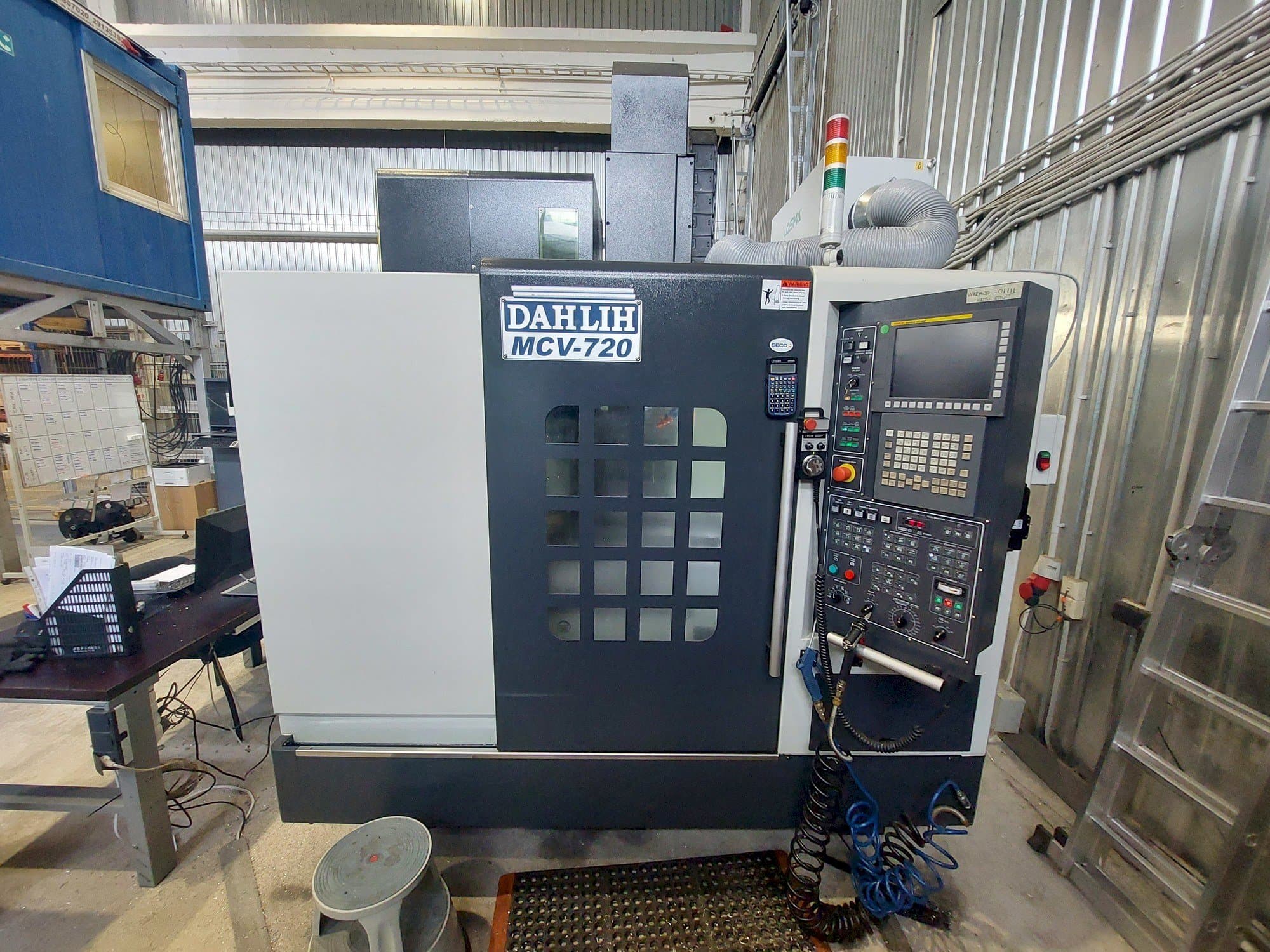 Frontansicht der DAH LIH MCV-720  Maschine