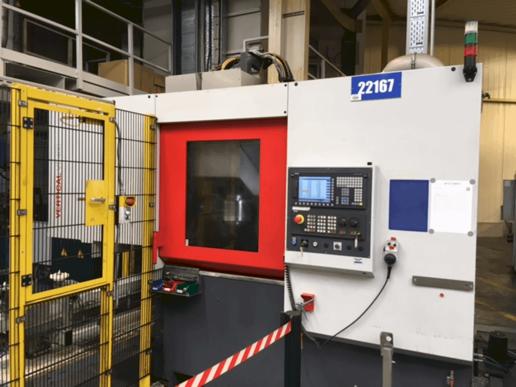 Frontansicht der EMCO VT 400 Maschine