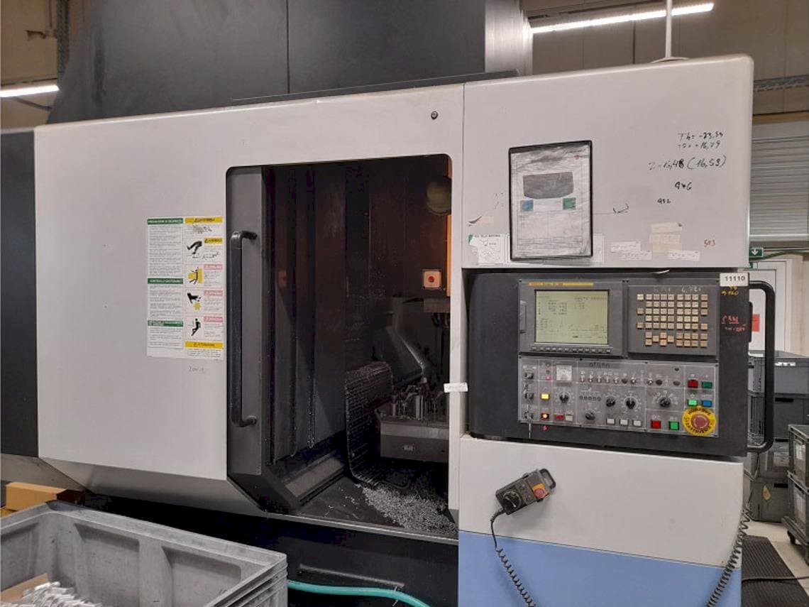 Frontansicht der Doosan VC 500 Maschine